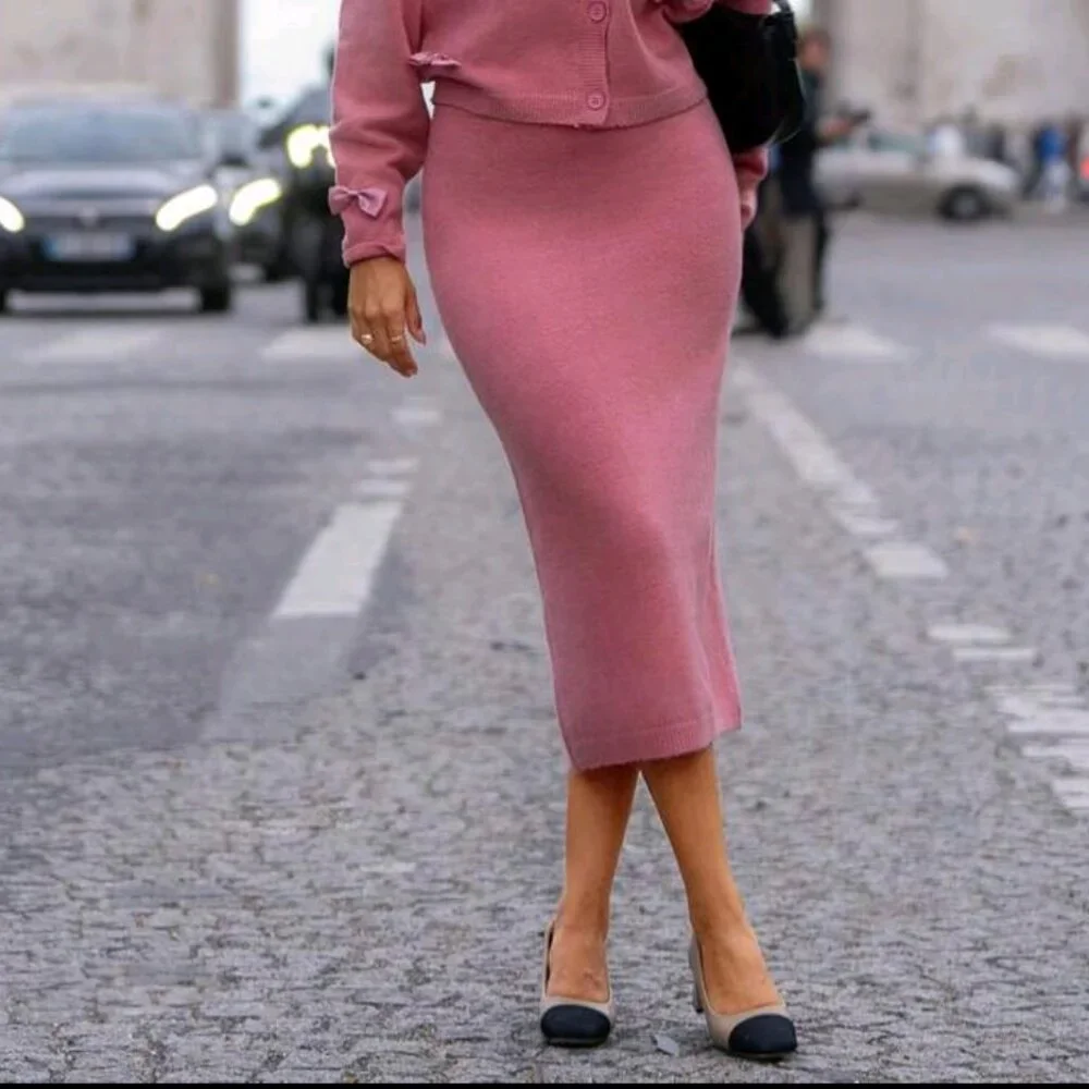 Pink Knitted  3/4 length Skirt women's size Large (322) - Picture 2 of 7